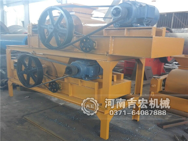 篩分式組合四輥破碎機發(fā)貨現(xiàn)場