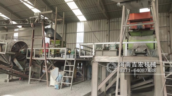 出料3毫米的對(duì)輥制砂機(jī)多少錢一臺(tái),哪個(gè)廠家好？