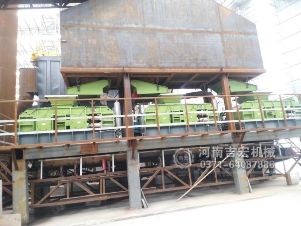 機(jī)制砂粒度總不達(dá)標(biāo)？大型對(duì)輥制砂機(jī)：顆粒均勻級(jí)配好,攪拌站搶著要!