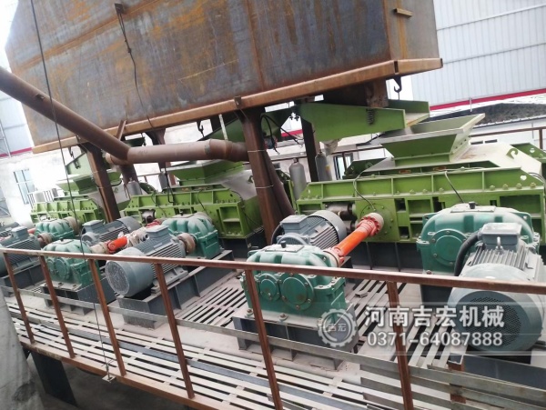 砂廠回料處理難題？對(duì)輥制砂機(jī)“吃干榨凈”，變廢為寶利潤(rùn)高！